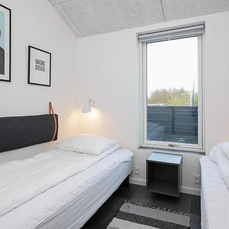 8 Person In Saltum-by Traum * Saltum