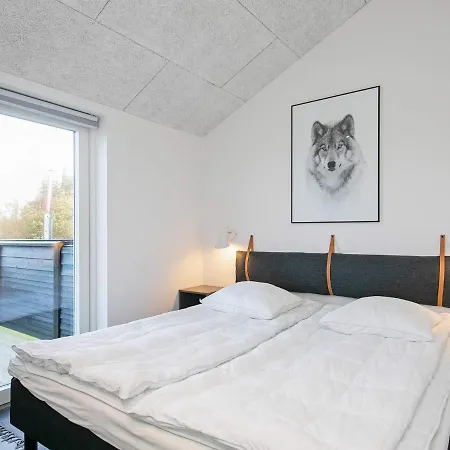 8 Person In Saltum-by Traum Saltum