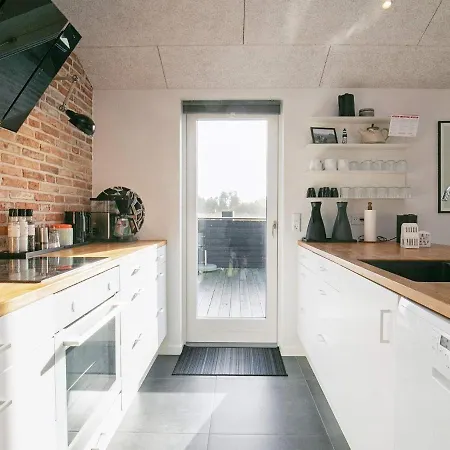 8 Person In Saltum-by Traum * Saltum