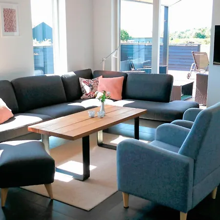 8 Person In Saltum-by Traum Saltum